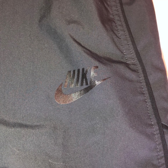 Nike Wind breaker - Picture 2 of 4